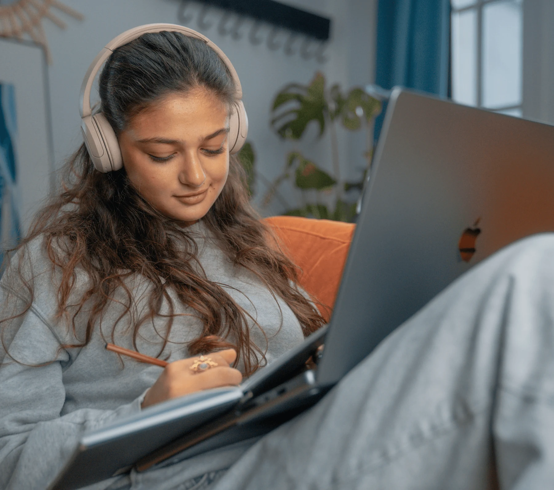 Elev får online lektiehjælp i biologi